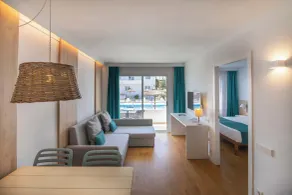 Cabot Hobby Club Apartments - Room