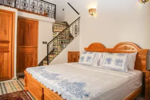 Riad Salma - Camera