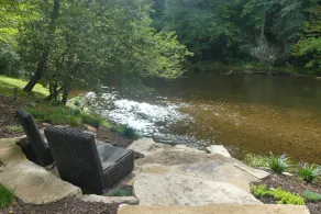 Deck + Mtn Views: Riverfront Cullowhee Home - Innenbereich