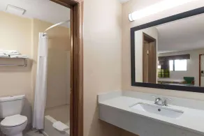 Super 8 by Wyndham Fort Mitchell Cincinnati Area - Salle de bain