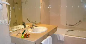 Parador de Sto. Domingo Bernardo de Fresneda - Bathroom