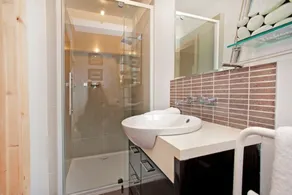 Robinson Cottage - Bathroom