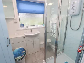 Culver View - Chalet 129 Sandown Bay Holiday Centre - Bathroom