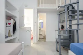 Depis suites naxos - Entrada (vista interior)