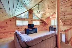 Fire Pit & Screened Porch! 3.5-acre Nevis Retreat - Innvendig
