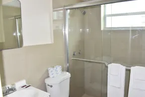 Golden Sand Oceanfront - Bathroom