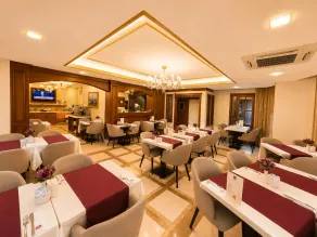 GLK PREMIER The Home Suites & Spa - Restaurant