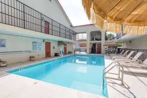 Days Inn by Wyndham Destin - Piscine