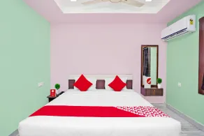 Capital O 14489 Hotel Aryan - Habitación