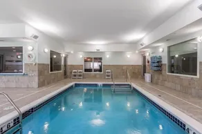 Lakes Inn at Dunvilla - Pool