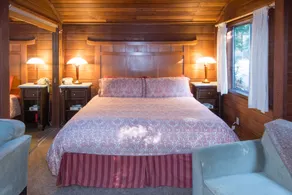 Redwood Cottage-Pet Friendly - Room