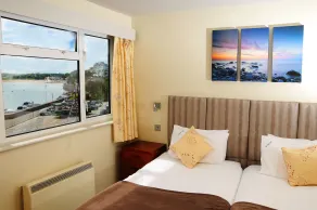Dolphin Hotel - Rum