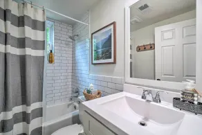 Updated Knoxville Home w/ Media Room + Patio! - Interiør