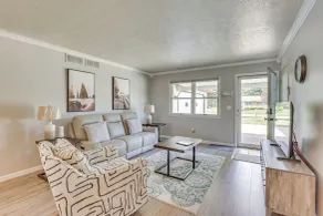 Peaceful Home Near Youngstown: Fenced Backyard! - Interiör