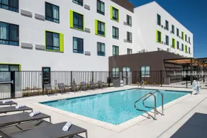 Courtyard by Marriott Modesto North - Piscine