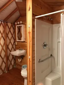 South Jetty RV & Camping Resort - Bathroom
