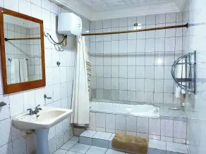 Golden Touch Executive Hotel - Bathroom