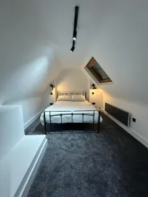 Dippen Hall Signature Apartment - Minutes From Gatwick Airport - Room