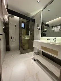 Sixty Three Hotel - Bathroom