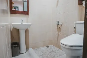 RedDoorz near Galeria Mall 2 - Badezimmer