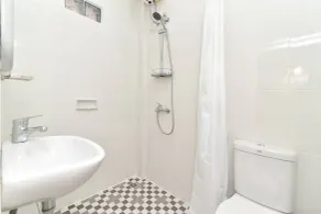 RedDoorz Plus near Jalan Imam Bonjol Denpasar - Badezimmer