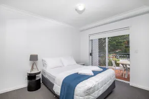 Blue Water Bay Luxury Villas - Southport - Chambre