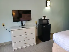 Coastal Inn & Suites - Room