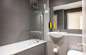 Staycity Aparthotels Birmingham City Centre - Bathroom