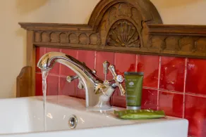 The Bull Hotel - Bathroom
