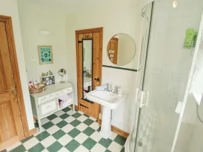 Daisy Cottage - Bathroom
