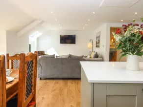 Bumblebee Cottage - Private kitchen