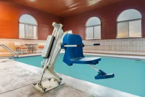 AmericInn by Wyndham Frankfort IN - Piscine