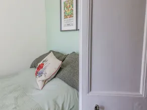 4 Pulmans Place - Room