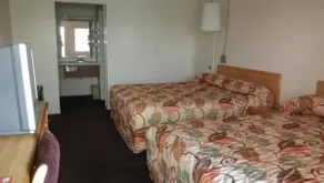 EZ 8 Motel Airporter - Chambre