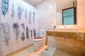 Cozy Stay @ Strategic Place 2BR Menteng Park Apartment - Bathroom