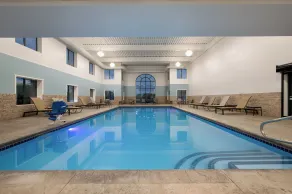 Holiday Inn Express & Suites Buffalo Airport, NY - Piscina