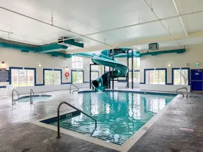 Super 8 by Wyndham High River AB - Pool