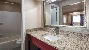 SureStay Hotel By Best Western Olathe - Salle de bain