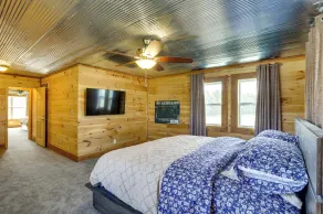 Spacious Franklin County Retreat on 80 Acres! - Interior