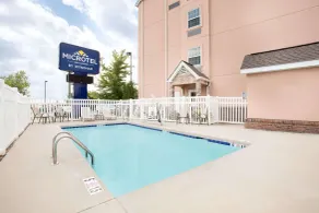 Microtel Inn & Suites by Wyndham Tuscumbia/Muscle Shoals - Piscina