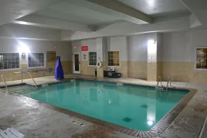 Country Inn & Suites by Radisson, Oklahoma City - Quail Springs, OK - Pool