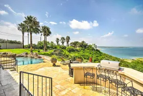 Luxury Del Rio Home w/ Pool & Lake Views! - Interiør