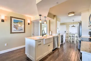 Luxe Oceanfront Condo w/ Pool, Beach Access + Gear - Interiör