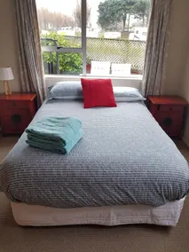 Tahunanui Beach Holiday Home - Zimmer