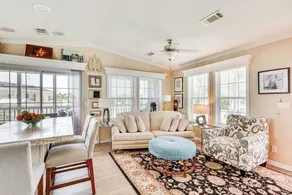 4 Mi to Fort Myers Beach: Home w/ Resort Perks! - Intérieur