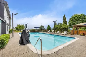 Quality Inn & Suites Clackamas - Portland - Pool