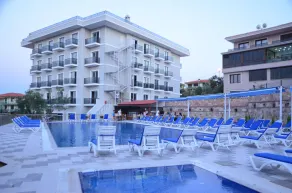 Elisa Hotel - Piscina
