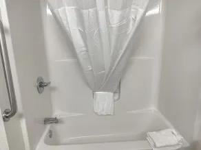 Estherville Hotel & Suites - Badezimmer