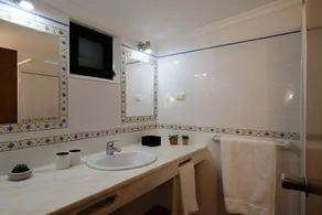 Lotus Villa, Albufeira - Baño