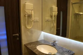 Maple Suites - Bathroom